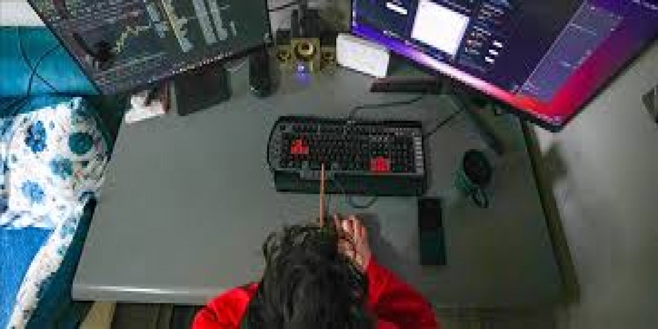 Ağzındaki Çubukla Bilgisayar Kullanan Omurilik Felçli Yazılımcı, Engellilere Dijital Dünyayı Öğretiyor