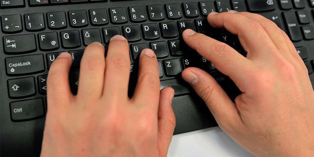 Meta Yapay Zeka Eğitimi İçin Çalışanlarının Klavye ve Fare Hareketlerini Takip Edecek