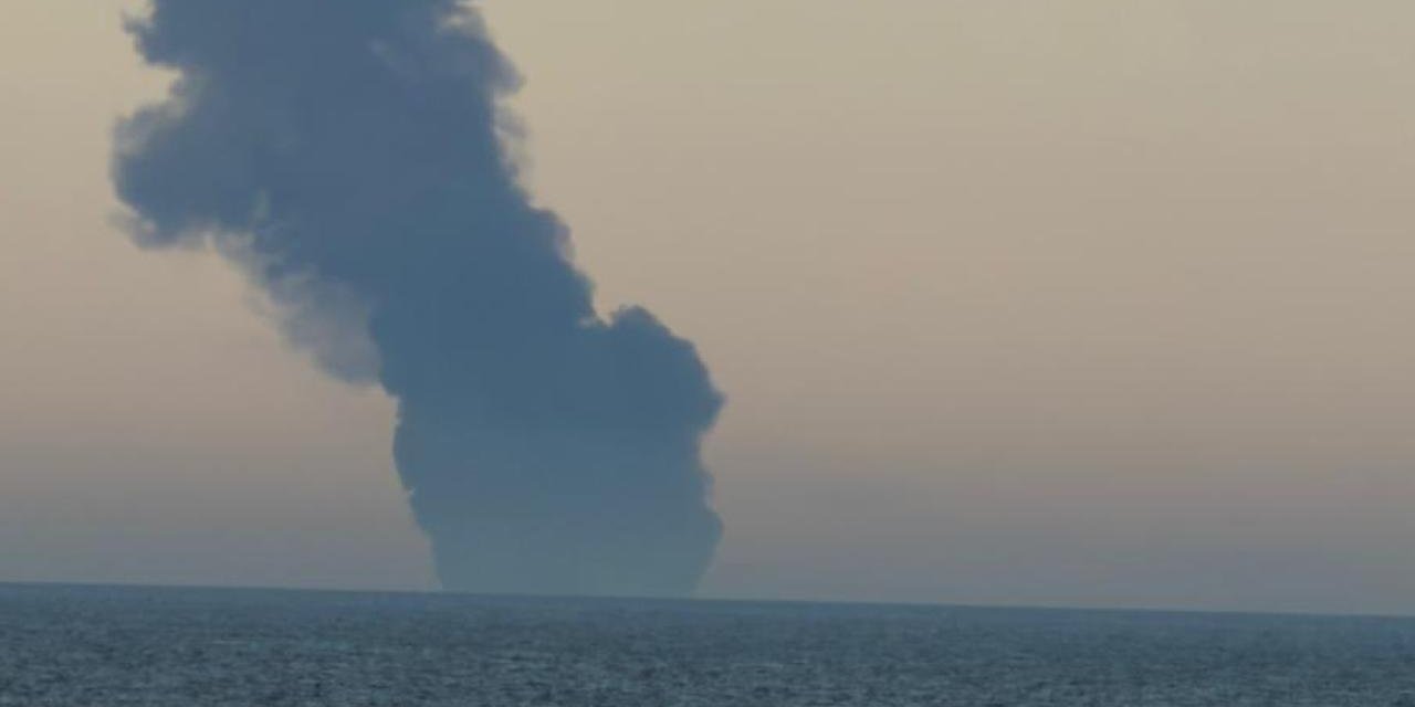 İran, Umman Denizi'nde Bir Konteyner Gemisini Hedef Aldı