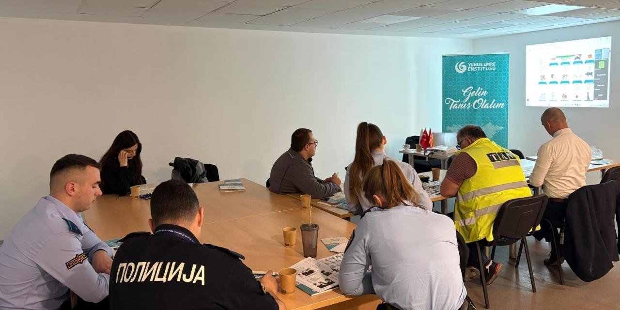 Üsküp Yunus Emre Enstitüsü Havalimanı Personeli İle Gümrük Memurlarına Türkçe Öğretiyor