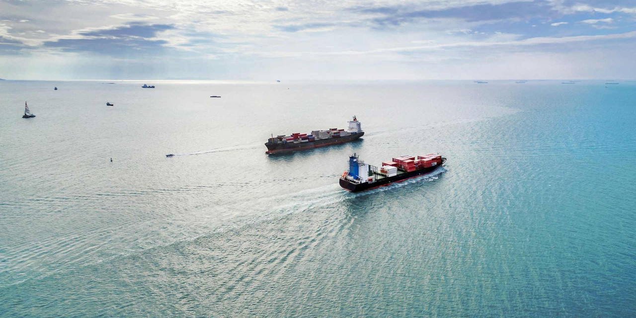 Hürmüz Boğazı’nda Üç Gemiye Ateş Açıldı
