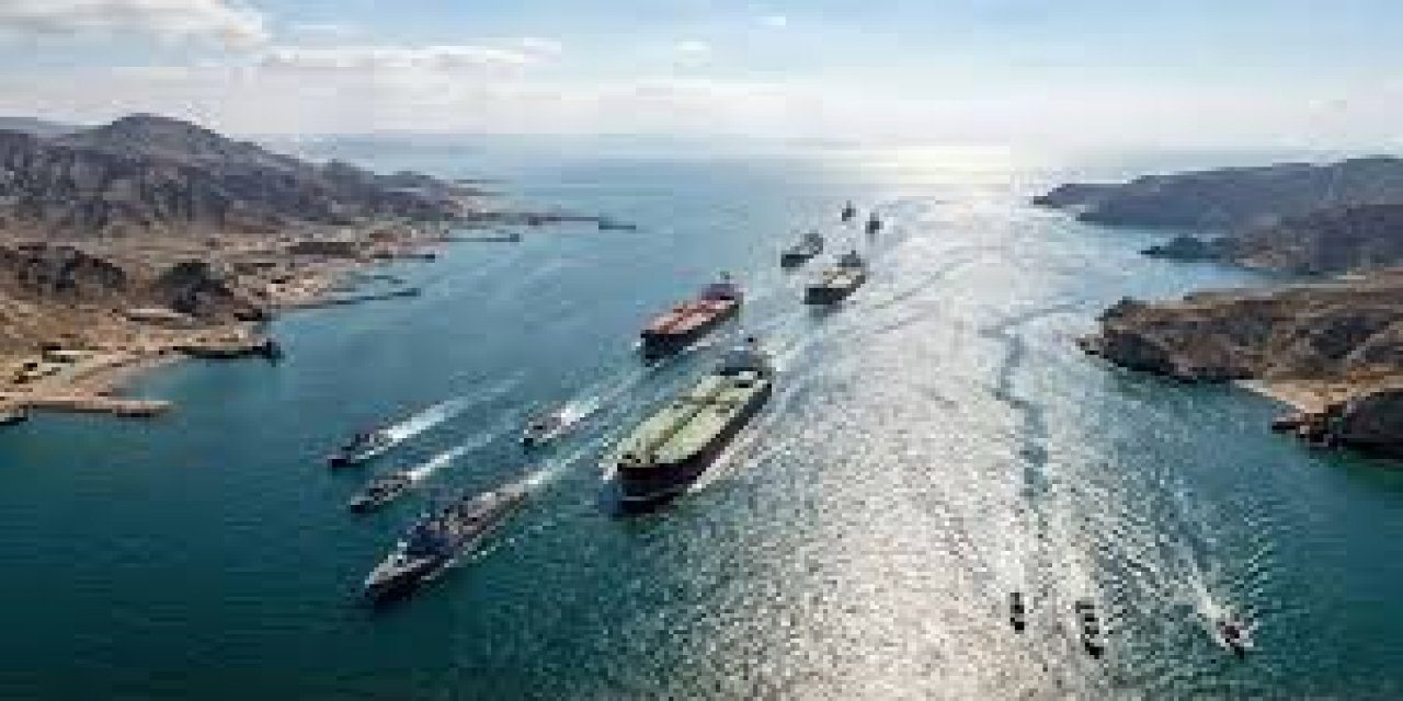 Financial Times: "İran Bağlantılı Tankerler, ABD Ablukasını Aştı"