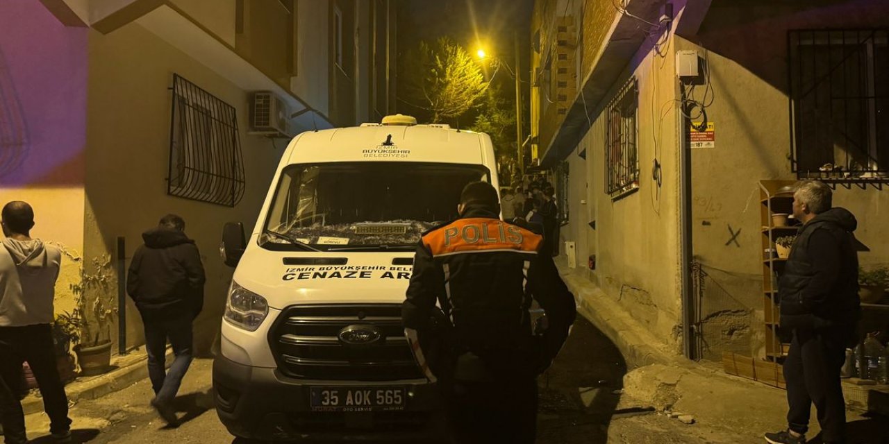 İki Çocuğunun Annesini Boğazından Vurarak Katletti