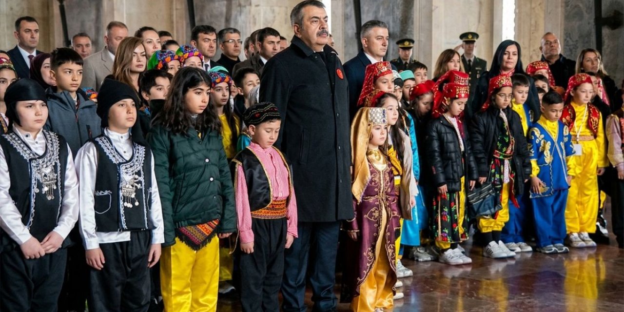 Bakan Tekin 81 İlden Çocuklarla Anıtkabir'de: Düşünen, Üreten ve Değer Katan Bireyler Yetiştiriyoruz