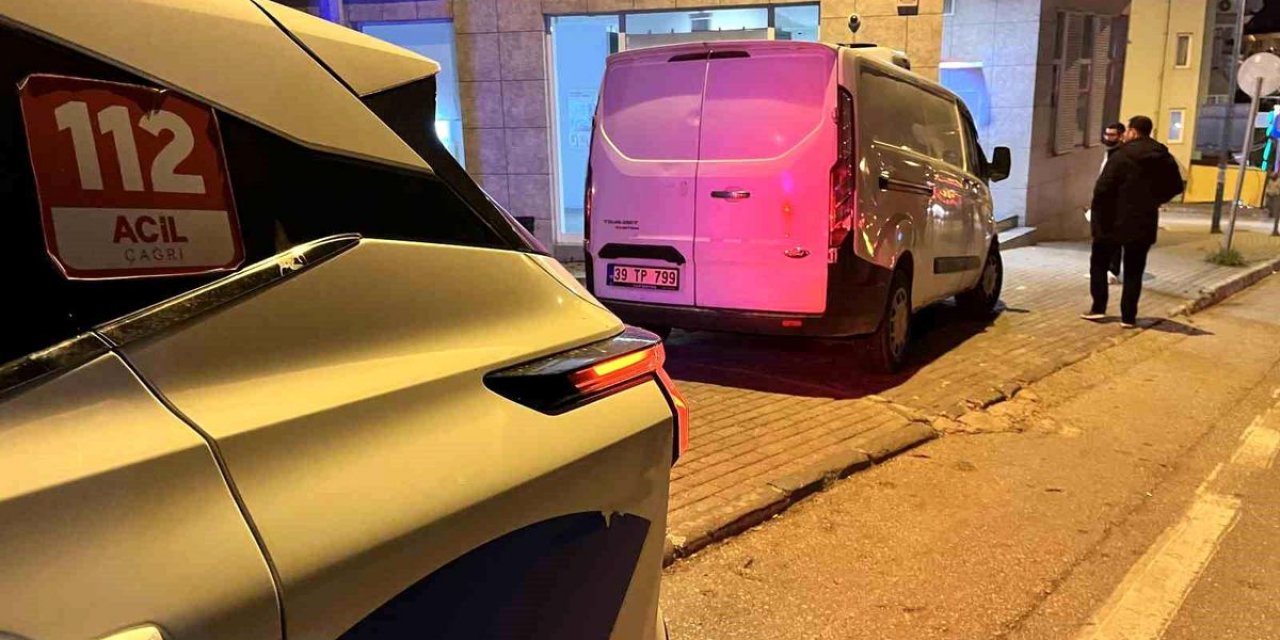 Bursa'da Minibüs Bankaya Çarptı