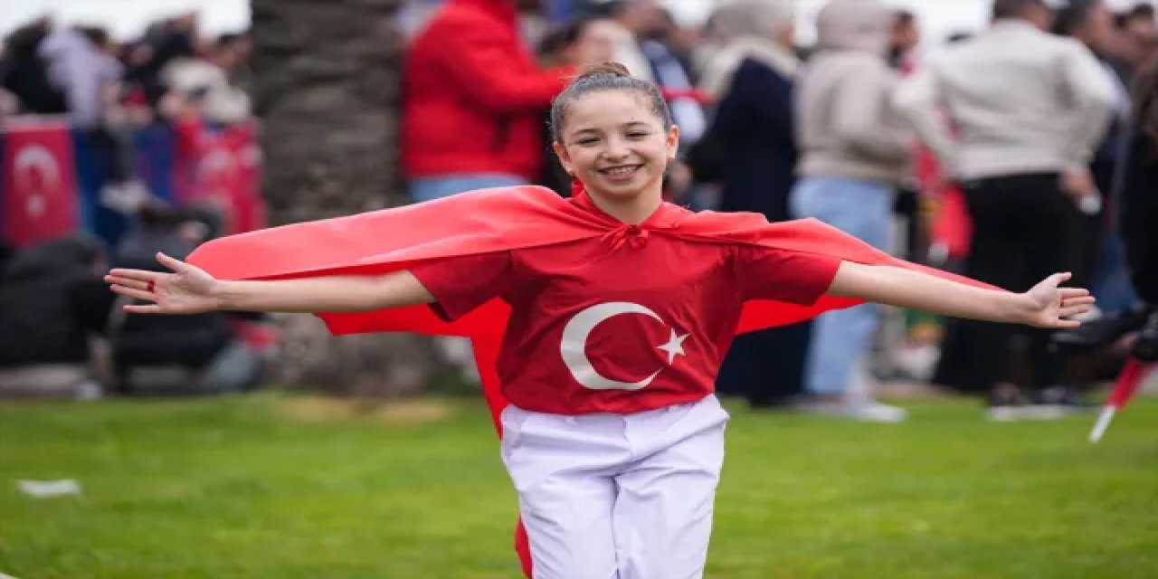 İzmir Ve Çevre İllerde 23 Nisan Ulusal Egemenlik Ve Çocuk Bayramı Kutlandı