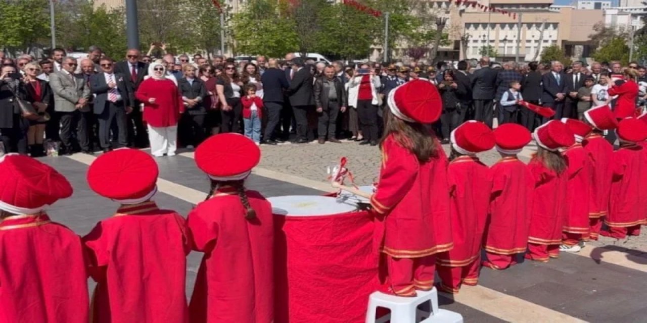 Gaziantep'te 23 Nisan Töreninde CHP Yönetimi, Mehter Gösterisine Sırtını Döndü