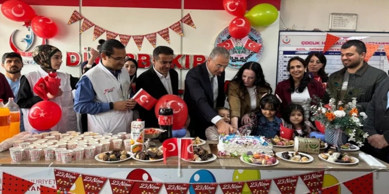 Diyarbakır'da Minik Hastalara 23 Nisan Sürprizi