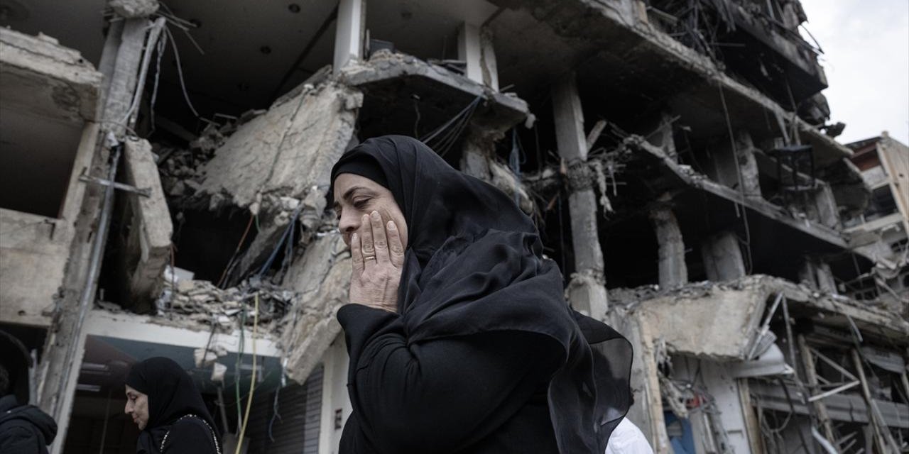 İşgalci İsrail Ordusu, Lübnan'ın Güneyindeki Meys El-Cebel Beldesinde Evleri Ateşe Verdi