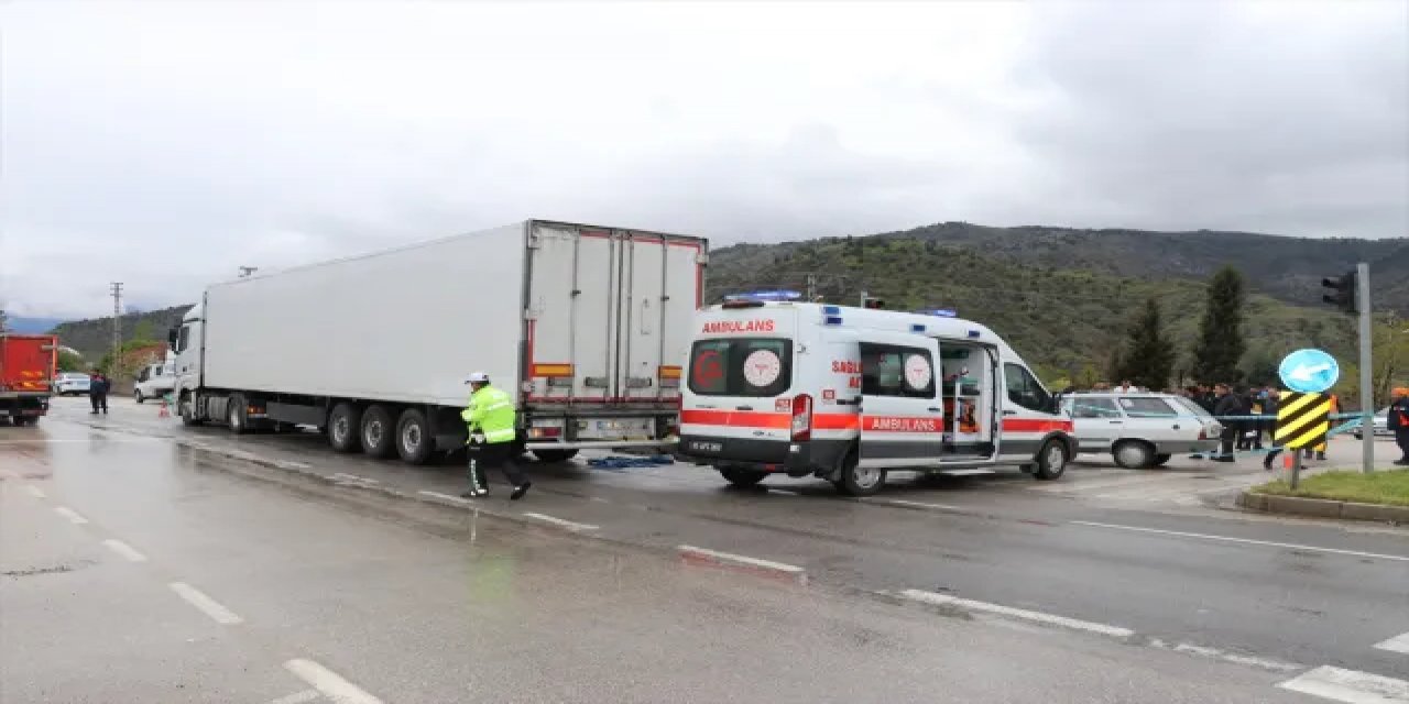 Amasya'da Tır İle Çarpışan Otomobilde 1Ölü 4 YAralı
