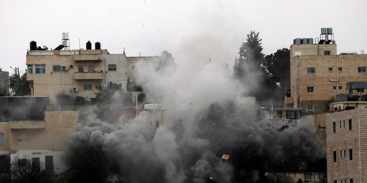 İşgalci İsrail, Batı Şeria'da Filistinlilere Ait Yapıları Yıkıyor