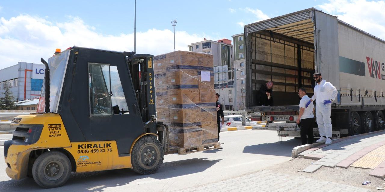 Türkiye'den İran'a Tıbbi Malzeme Yardımı