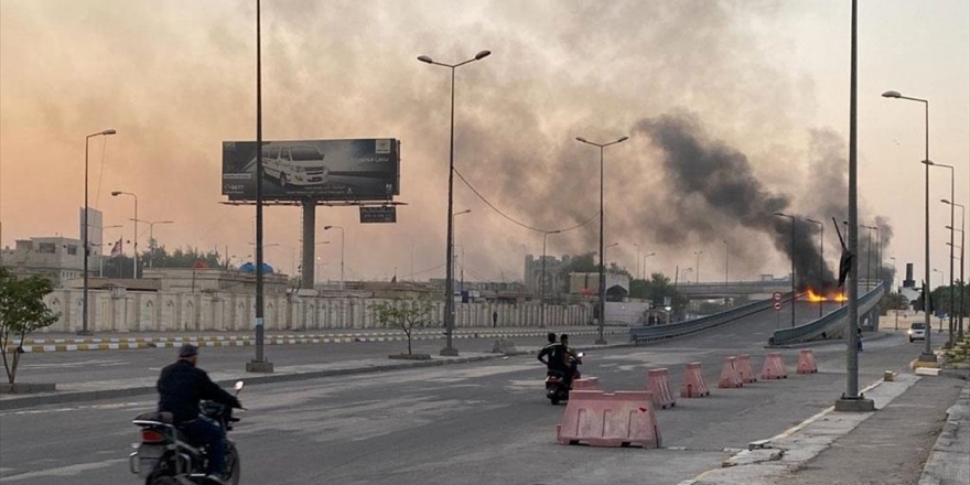 Iraklılar Başbakan'ın 'Eve Dönün' Çağrısına Rağmen Meydanlarda