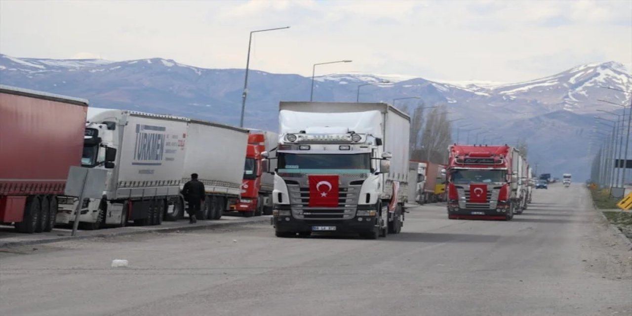 Türkiye’den İran’a Tıbbi Yardım Köprüsü: 6 Tır Sınırı Geçti