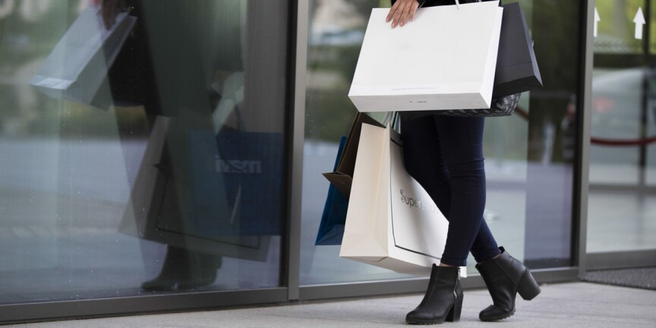 Yerli Turistler 5 Yılda Giyecek ve Hediyelik Eşyaya 100 Milyar Liradan Fazla Harcadı