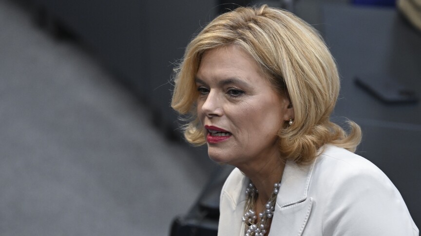 Almanya'da Federal Meclis Başkanı Klöckner'in Telefonundaki Bilgiler Korsanlarca Ele Geçirildi