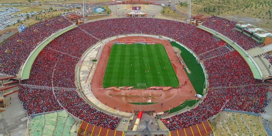 Denizli'nin Traktör Futbol Takımı Seyirci Sıralamasında Zirvede