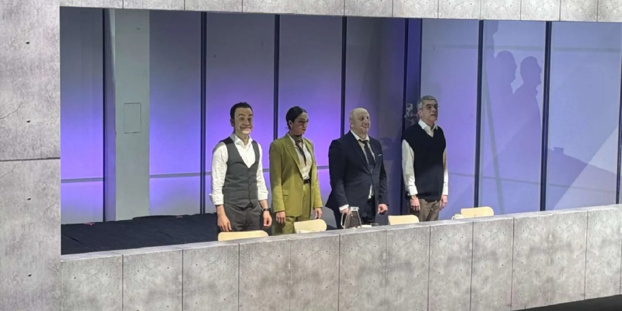 Serkan Keskin Yönettiği "Metot", Semaver Kumpanya İle 6 Yıl Aradan Sonra Yeniden Sahnede