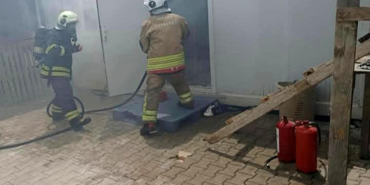 Hatay'da Konteyner Yangını: Depremzedelerin Barınağı Kullanılamaz Hale Geldi