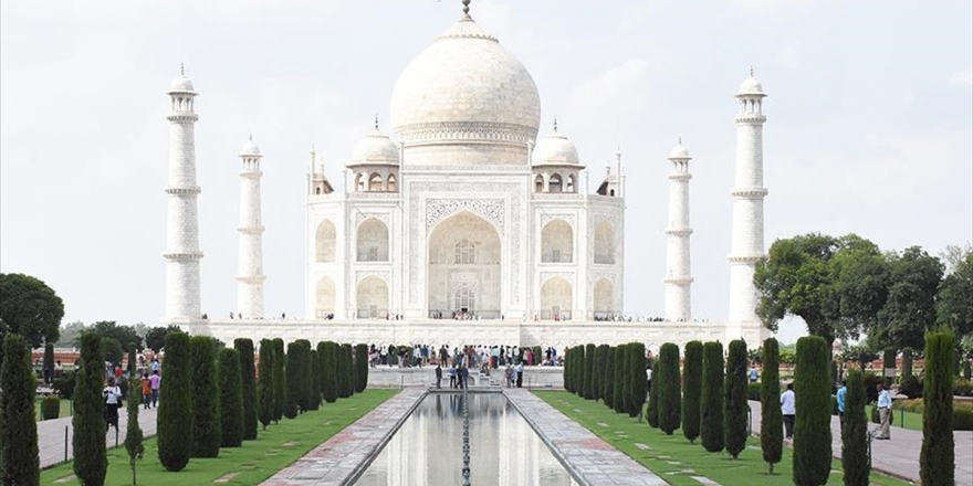Tac Mahal'in Kapısına Hava Filtreleri Kuruldu