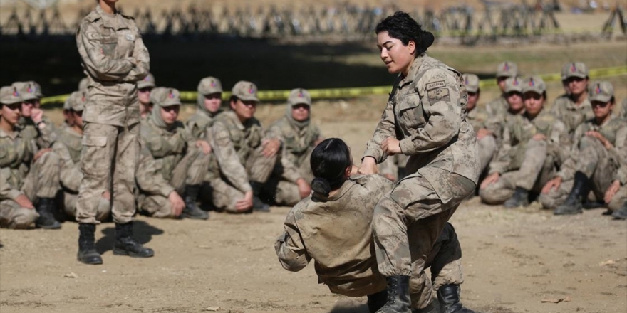Kadın Astsubay Adaylarının Zorlu Eğitimi