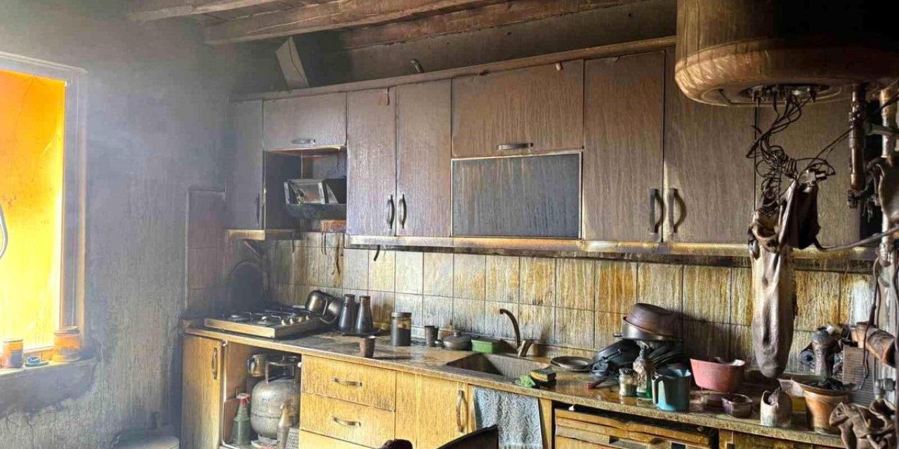 Alevlere Teslim Olan Ev Kullanılmaz Hale Geldi