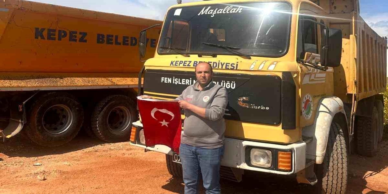 Belediye Çalışanının Bayrak Hassasiyeti