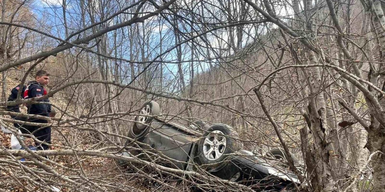 Tokat'ta Otomobil Şarampole Uçtu: 2 Yaralı