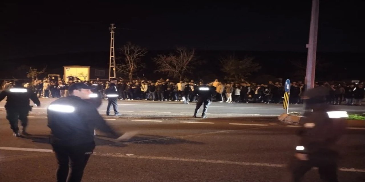 Fenerbahçeli Taraftarlar, Yönetim Ve Futbolculara Tepki Gösterdi