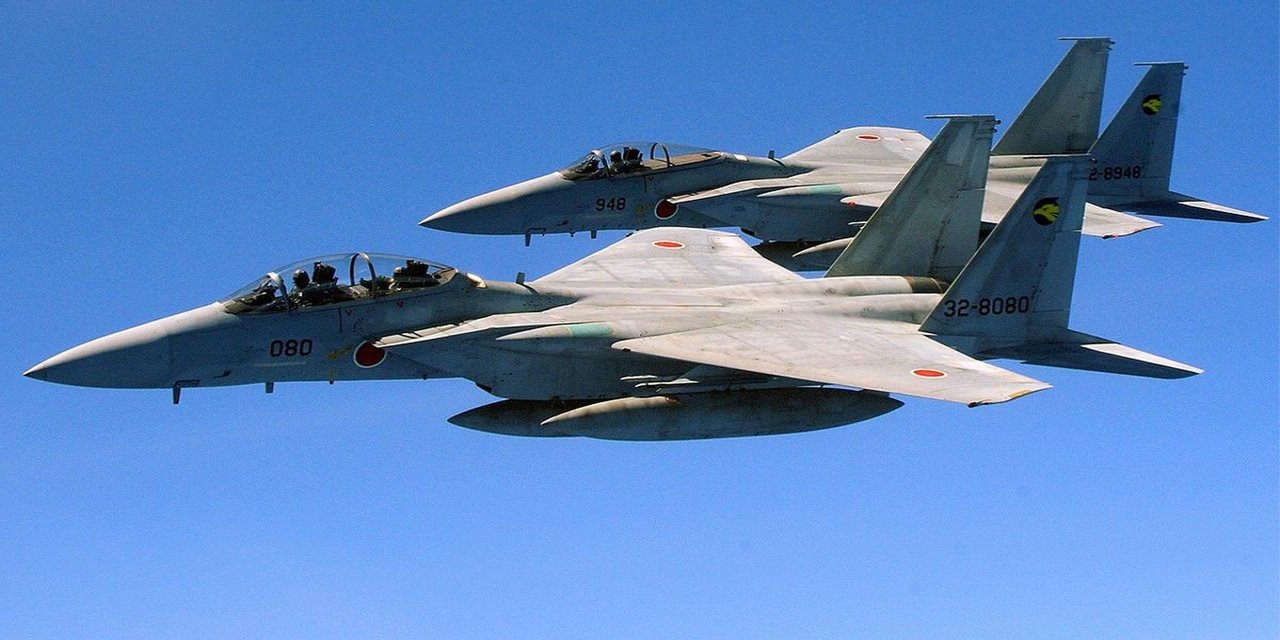 Japonya Hava Kuvvetleri Alarmda! ABD Yapımı F-15'ler Havada Parçalanmaya Başladı