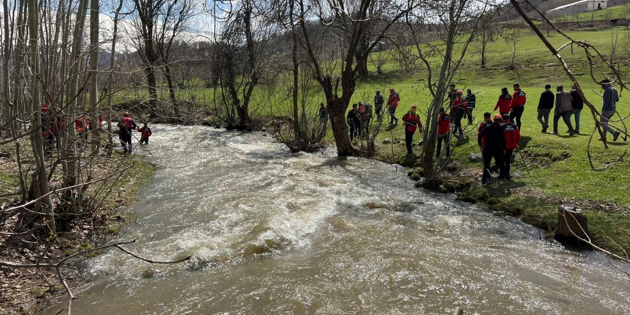 Dereye Düşen 8 Yaşındaki Çocuk Aranıyor