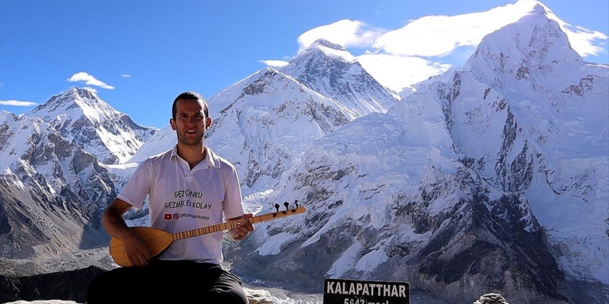 Genç Türk Gezgin, Everest'te Saz Çaldı