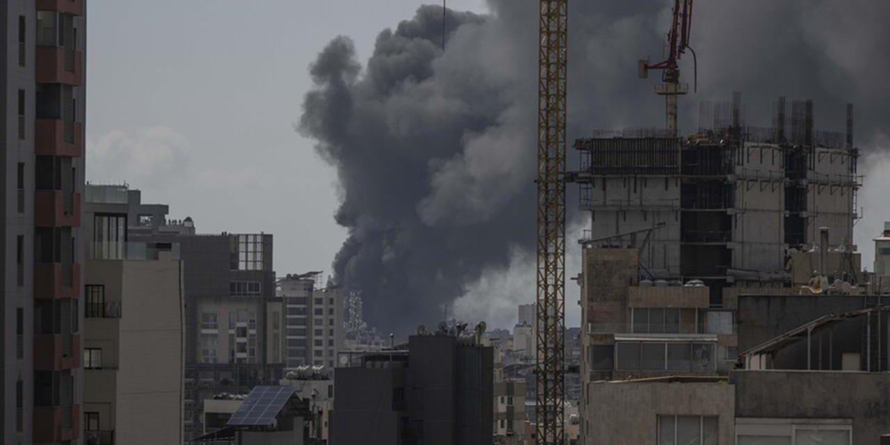 İşgalci İsrail Ateşkese Rağmen Lübnan'ın Güneyinde 50 Yapıyı Havaya Uçurarak Yıkımı Sürdürdü