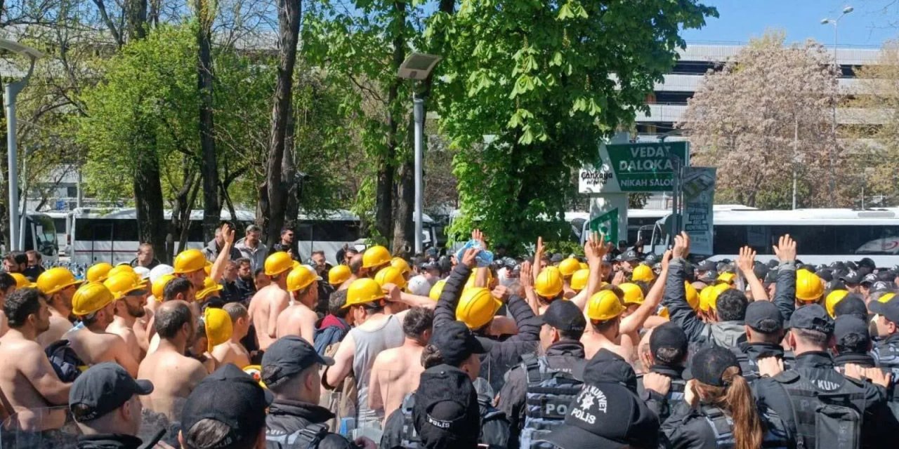 8 Gündür Açlık Grevinde Olan Madencilerin Enerji Bakanlığı'na Yürüyüşüne Polis Engeli