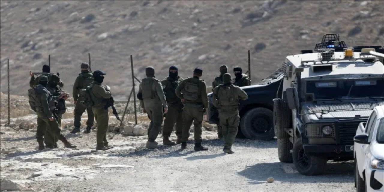 Filistin Topraklarını Gasbeden İsrailliler, Batı Şeria'da Filistinlilere Ve Evlerine Saldırdı