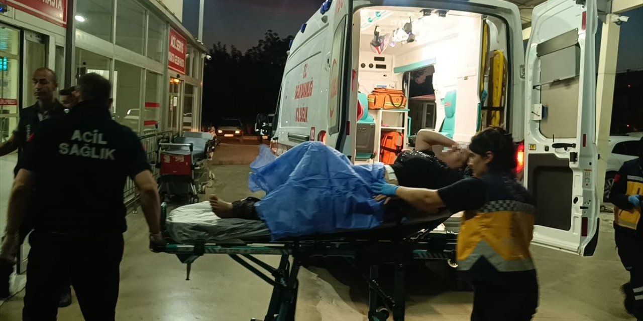 Adana'da Babası Tarafından Bıçaklanan Kadın Yaralandı