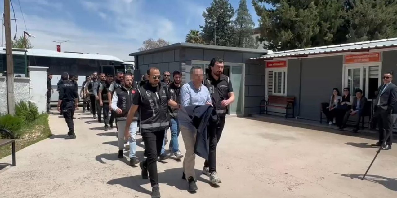 Eski Halfeti Belediye Başkanı Şeref Albayrak, Adliyeye Götürülürken Böyle Bağırdı