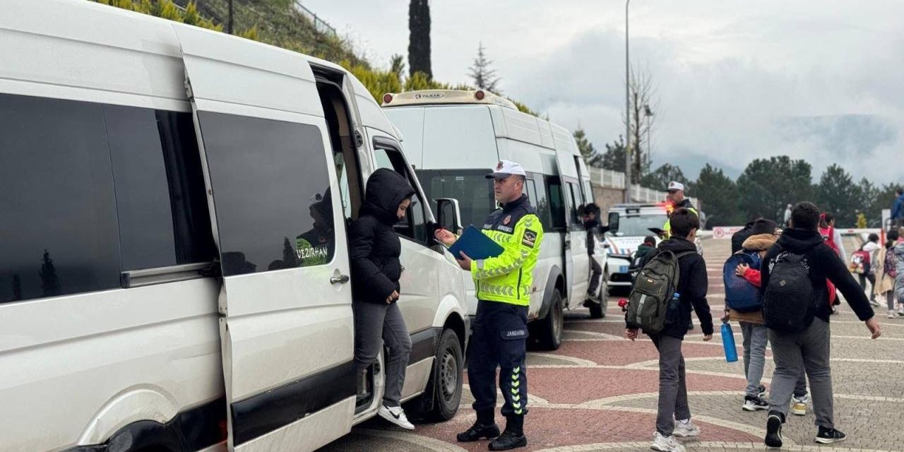 'Okul Taşıtı' Yazmayan Servis Aracına 2 Bin 719 TL Ceza