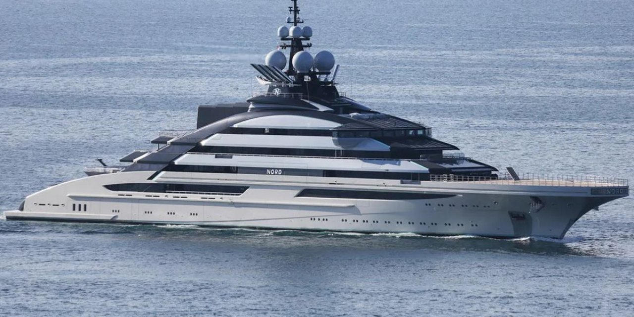 Putin'in Müttefikine Ait 500 Milyon Dolarlık Süper Yat, Hürmüz Boğazı'nı Geçti