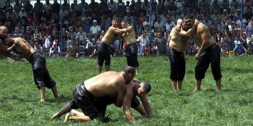 Er Meydanında 'Gülümseten' Görüntü