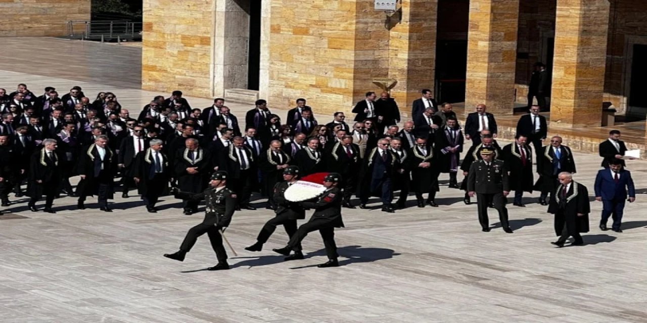 Anayasa Mahkemesi Heyeti Anıtkabir'de