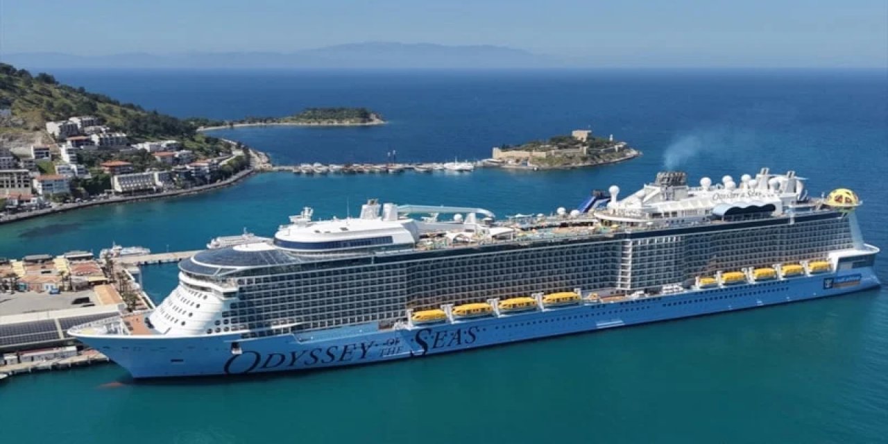 Kruvaziyerler Aydın'ın Kuşadası İlçesine Turist Taşımaya Devam Ediyor