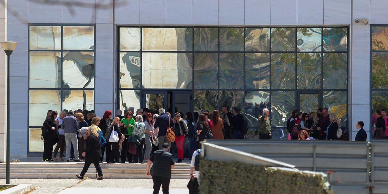 Yunanistan'da Emeklilik Davasını Kaybeden 89 Yaşındaki Adamdan Katliam Girişimi