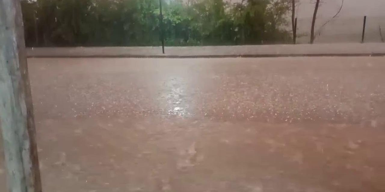 Osmaniye'de Sağanak ve Dolu: Yollar Göle Döndü