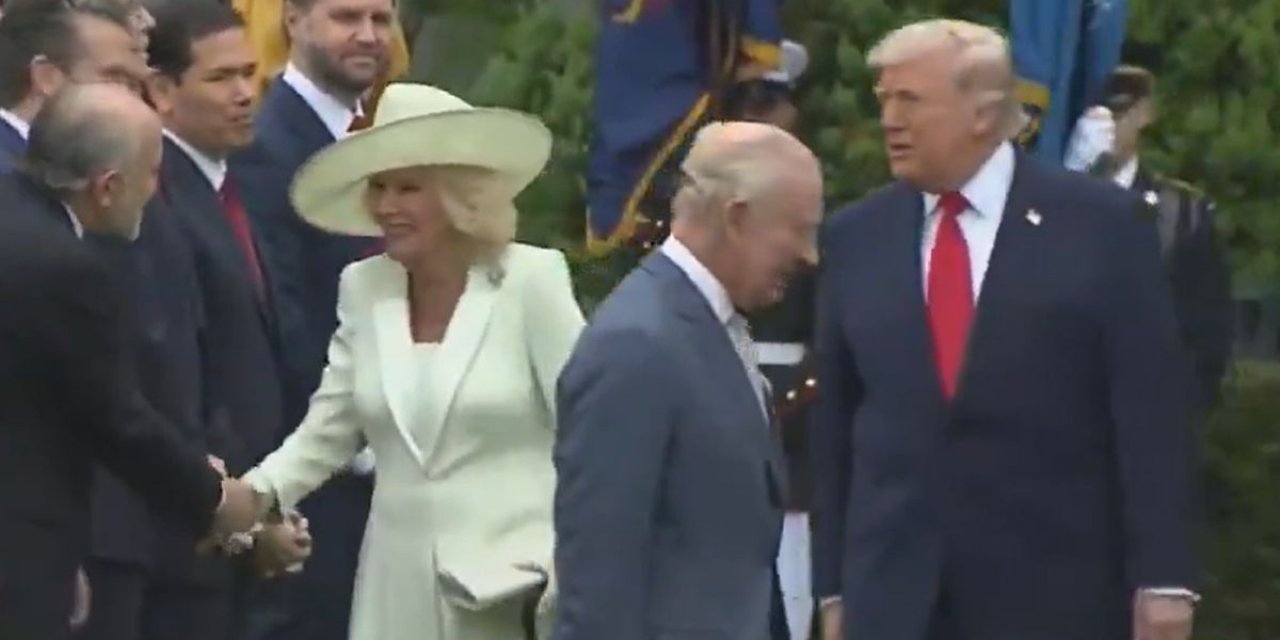 Trump Seremoni Sırasında Kraliçe Camilla’nın Önüne Geçti