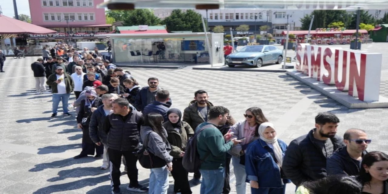 Samsun'da Galatasaray Maçı Bileti İçin Kuyruklar Oluştu