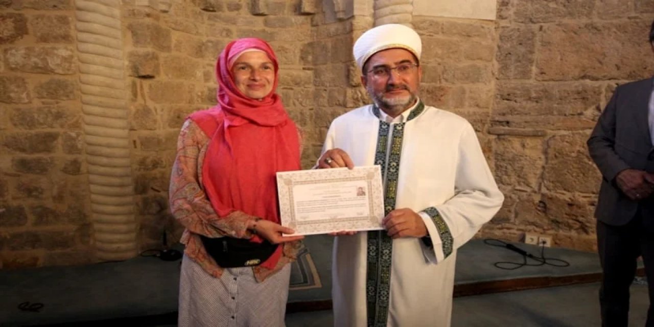 Antalya'da Ukraynalı Yoga Eğitmeni Müslüman Oldu