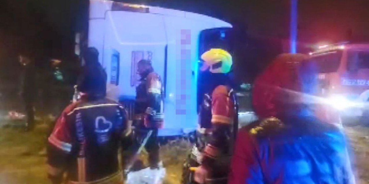 Balıkesir'de Yolcu Otobüsü Devrildi! 3 Kişi Öldü, 31 Kişi Yaralandı