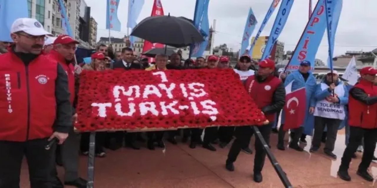 TÜRK-İş, Taksim Cumhuriyet Anıtı'na Çelenk Bıraktı: "Umudu Büyütmek İçin Buradayız!