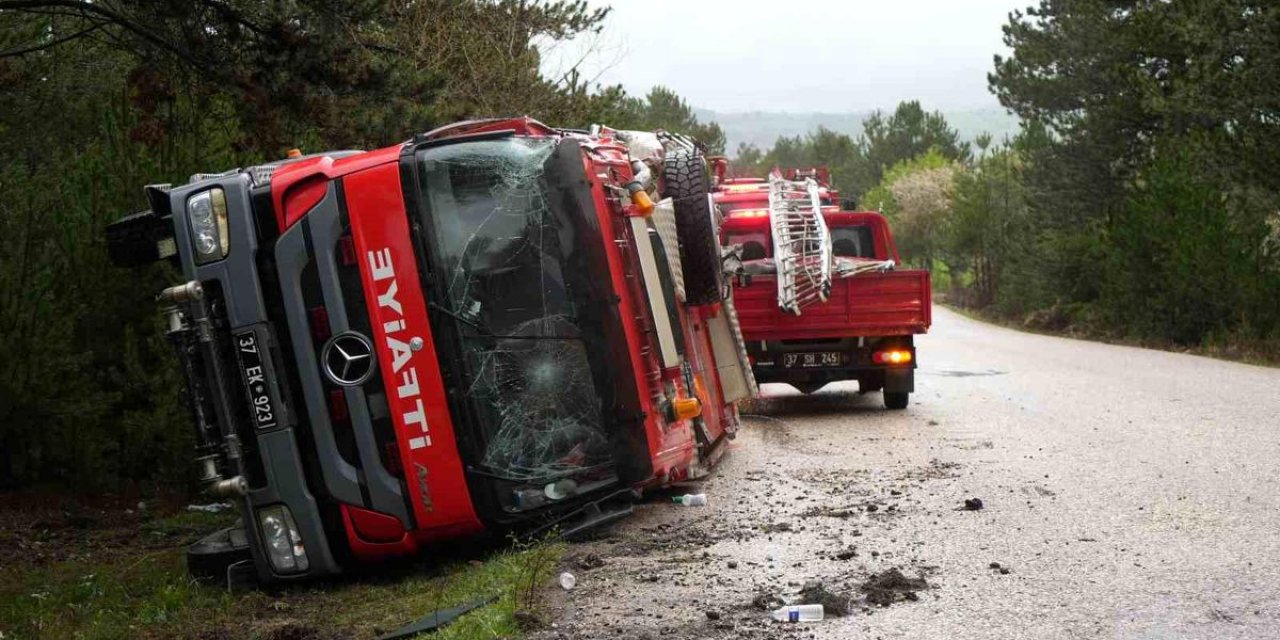 Kastamonu'da Yangın İhbarına Giden İtfaiye Aracı Kaza Yaptı: 3 Yaralı